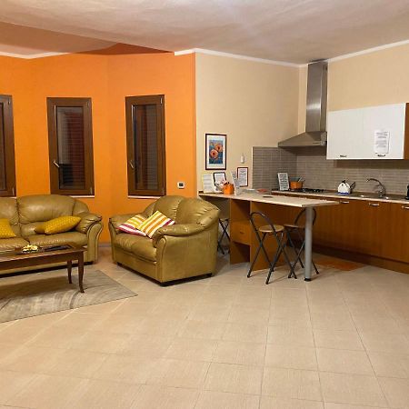 לינה וארוחת בוקר אסמיני The Orange House מראה חיצוני תמונה
