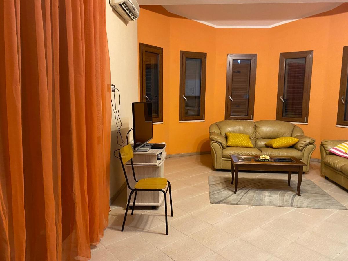 לינה וארוחת בוקר אסמיני The Orange House מראה חיצוני תמונה